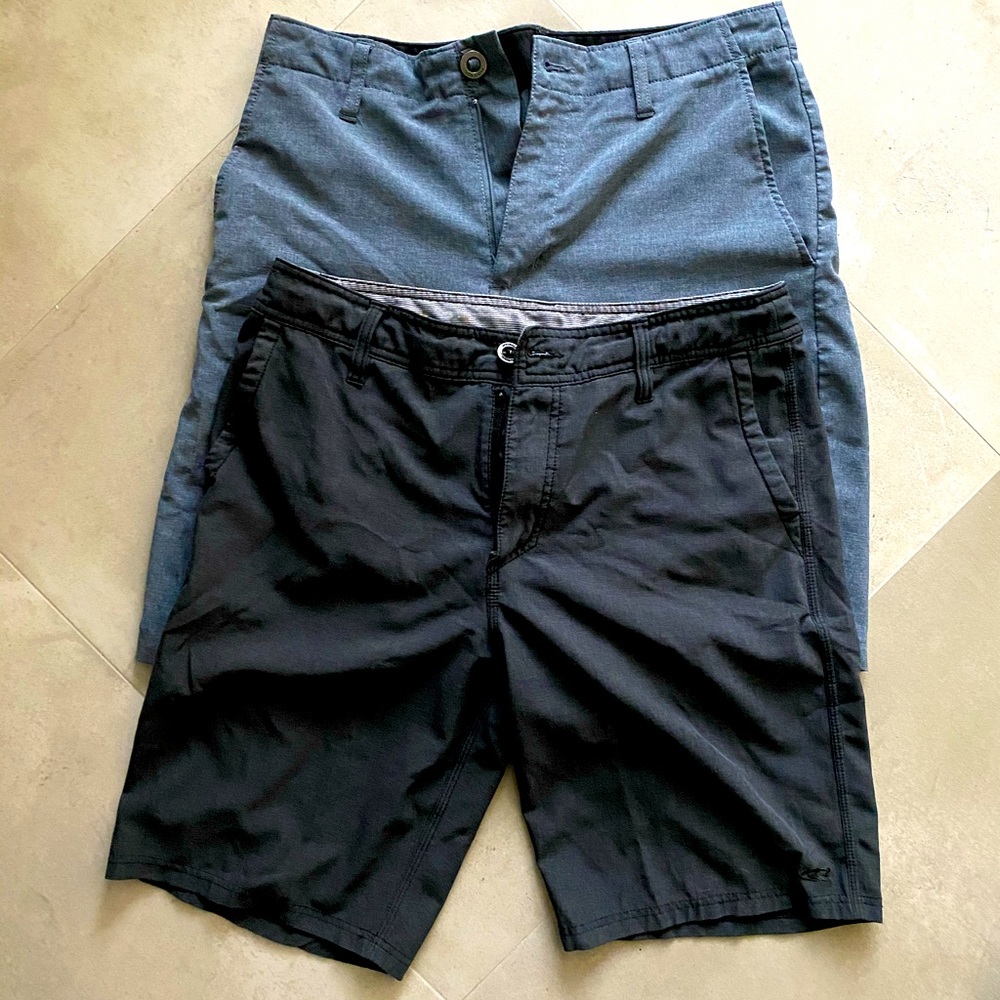 2 pairs of men’s shorts by O Neill & Volcom. Sz 30